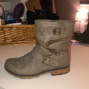 Stevies combat boots